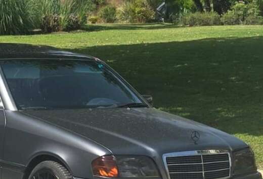 Mercedes-Benz c200