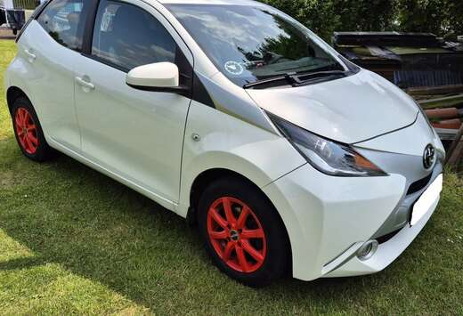 Toyota Aygo 1.0i VVT-i x-play and pack x-pure