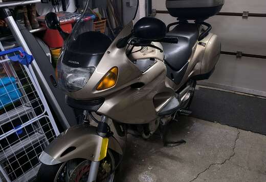 Honda 650cc     RC47
