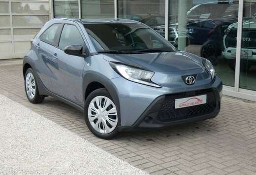 Toyota Benzine CVT AUTOMAAT X-play+Comfort pack +Park ...
