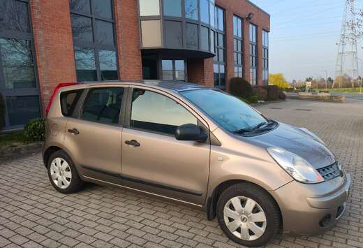 Nissan 1.4i 16v Acenta