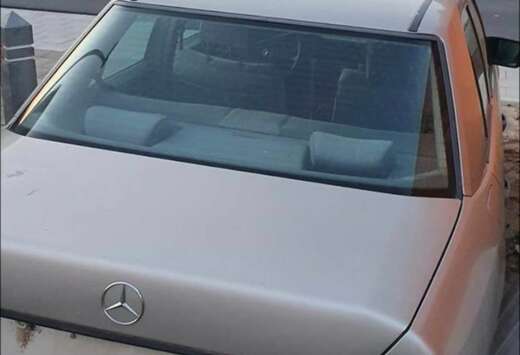 Mercedes-Benz châssis 123