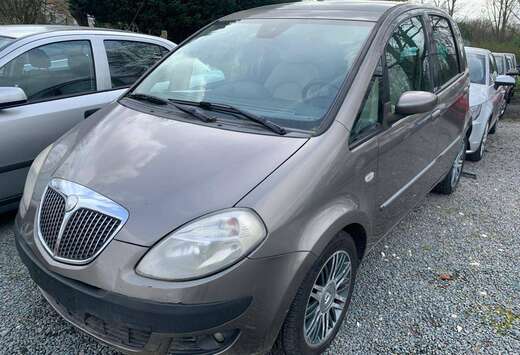 Lancia Musa 1.9 Multijet Oro
