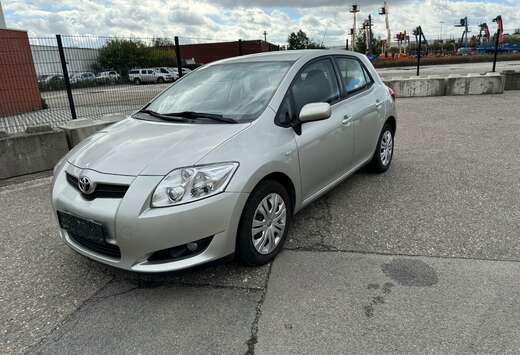 Toyota Auris 1.4 D-4D Linea Luna MM