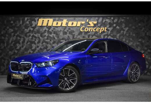 BMW G90 Marina Bay Blue Metallic