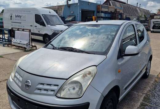 Nissan 1.0i Acenta