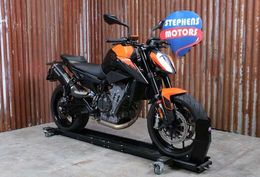 890 Duke Akrapovic