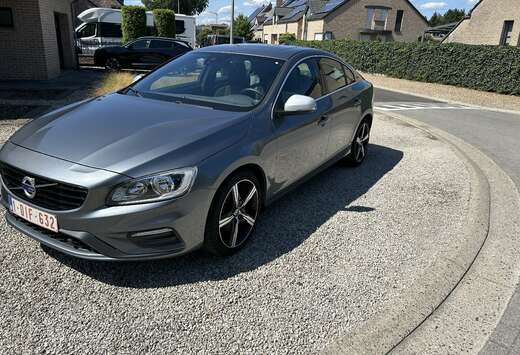 Volvo 2.0 T4 Momentum R-Design