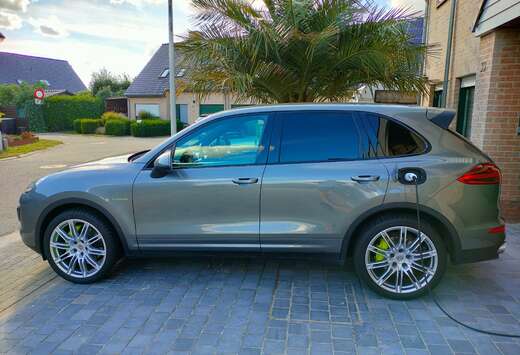 Porsche Cayenne 3.0i V6 PHEV S Platinum Edition Tiptr ...