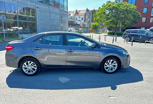 Toyota 1.6i BOITE AUTOMATIQUE AIRCO DIGITAL JANTE GPS ...