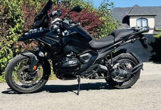 BMW Triple Black Full Options