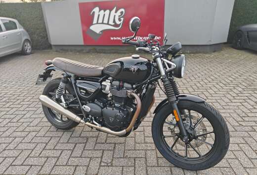 Triumph 900