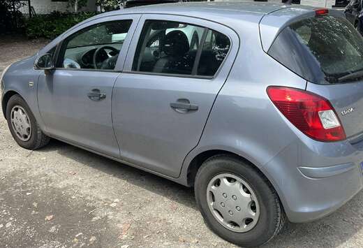 Opel Corsa 1.2i Essentia