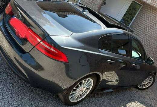 Jaguar XE 2.0 D E-Performance R-Sport