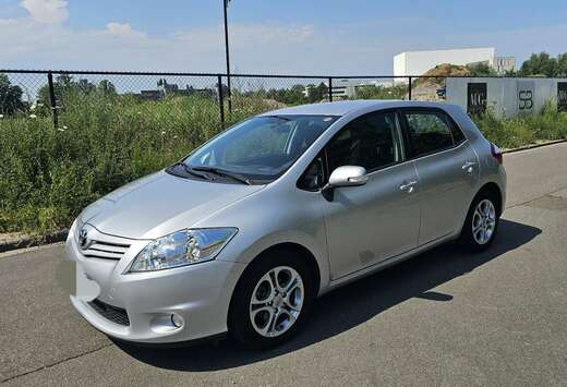 Toyota 1.33 VVT-i Airco/ Navigation/ Euro 5/ 2011