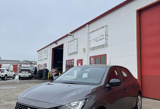 Peugeot 1.2i 2022 59000km led/navi/apllcrply