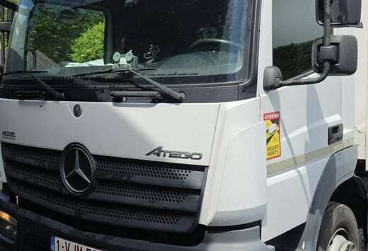 Mercedes-Benz 1218