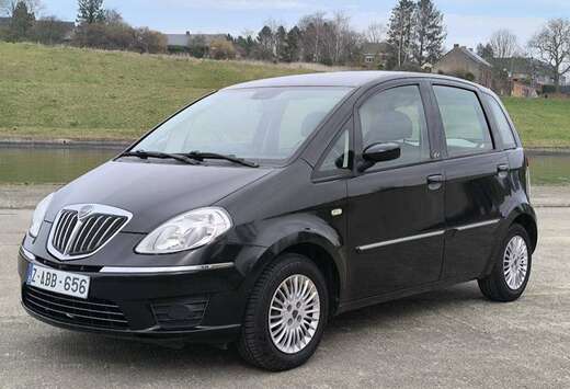 Lancia Musa 1.4i Argento