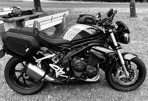 Triumph Zwart/grijs/rood