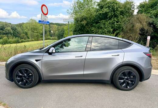 Tesla Model Y 72.5 kWh Dual Motor Long Range (324 kW)