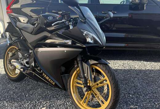 YAMAHA R7
