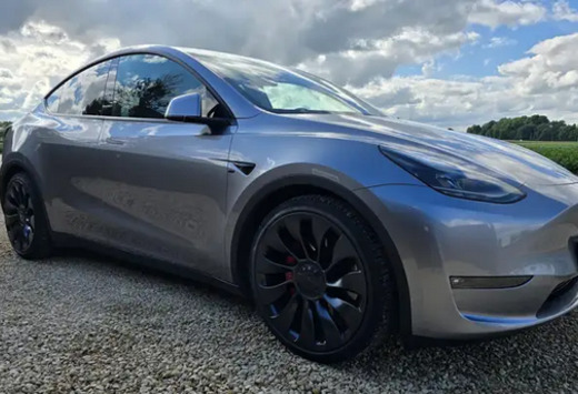 Tesla 72.5 kWh Dual Motor Performance (377 kW)