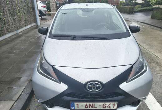 Toyota 1.0i VVT-i x-play and pack x-cite M/M