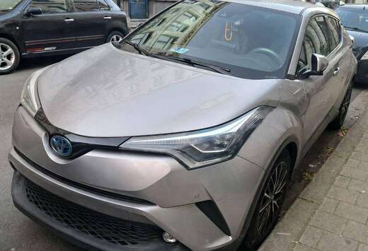 Toyota C-HR Hybrid Style Selection