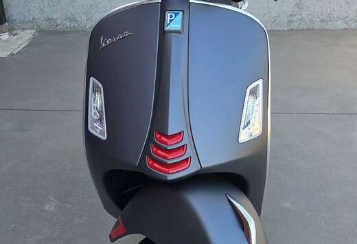 Rétro sport, pot Akrapovic , nouvelle batterie...