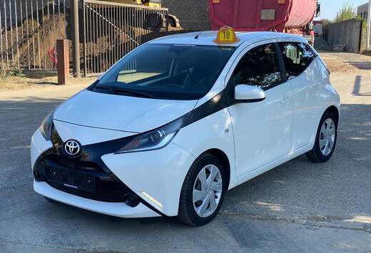 Toyota Aygo 1.0i VVT-i x-play Automatique