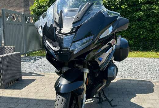 BMW triple black