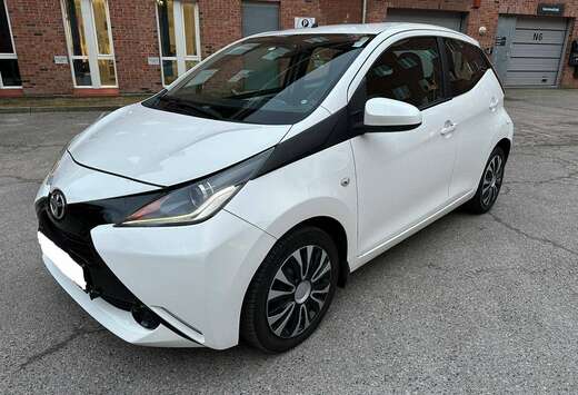 Toyota Aygo 1.0 VVT-i x-clusiv x-shift