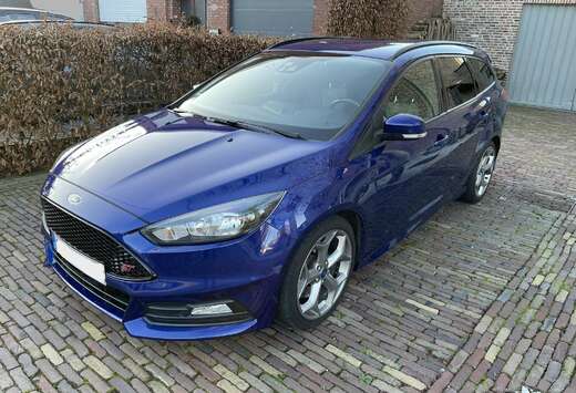 Ford Focus Turnier 2.0 EcoBoostST