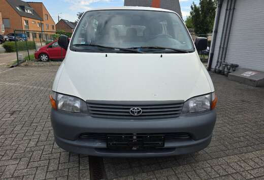 Toyota 2.5 Turbo D4D LX 8 PLACE