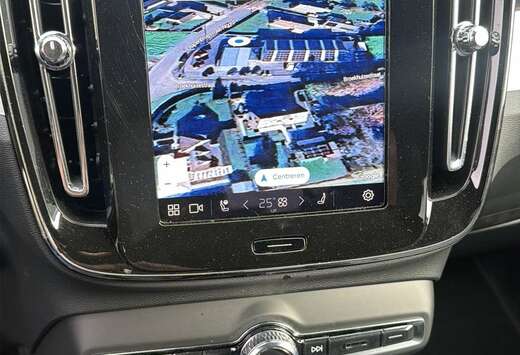 Volvo XC40 2.0 B3 MHEV Plus Black Edition DCT