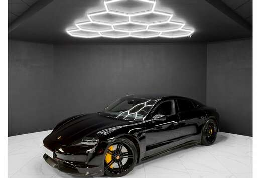Porsche TURBO S / APPROVED 2028 / 5 SEATS