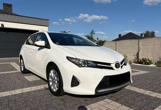 Toyota Auris 1.4i VVT-i Linea Luna Pack