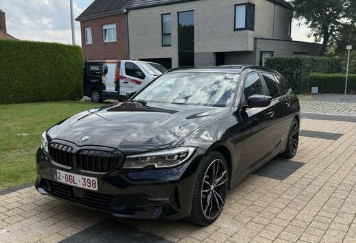 BMW Touring 330e Black Edition
