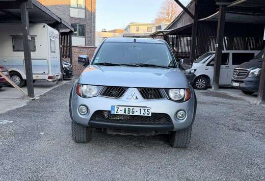 Mitsubishi 2.5  4WD clean car