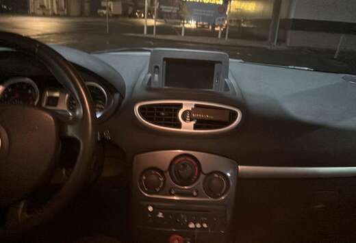 Renault Clio 1.2i TomTom LIVE