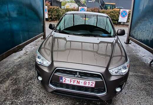 Mitsubishi 1.6 2WD Intro Edition