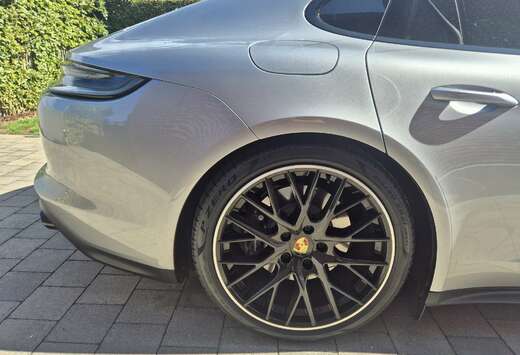 Porsche 4 e-Hybrid 2.9 V6 Bi-Turbo PHEV PDK PLATINUM