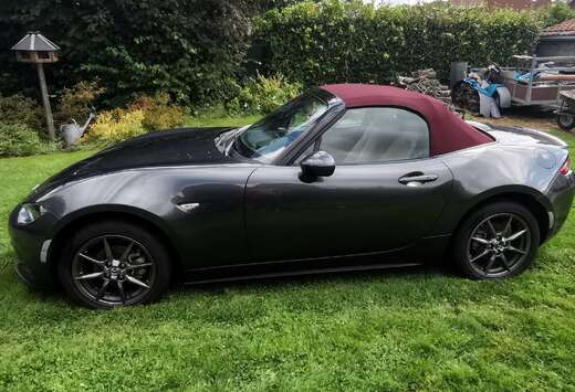 Mazda MX-5 1.5i Skyactiv-G Skycruise - Sakura Edition