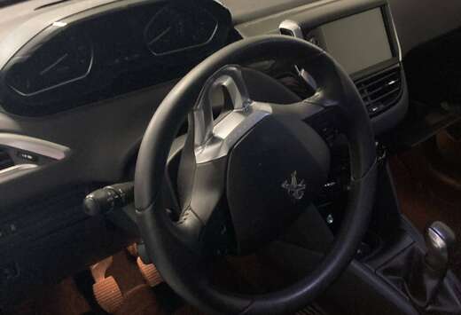 Peugeot 208 1.2i Allure