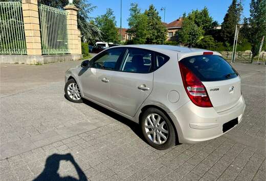 Hyundai i30 1.6i Lounge