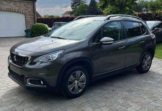 Peugeot 2008 1.2i PureTech Signature S