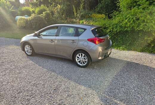 Toyota Auris 1.33i VVT-i Edge