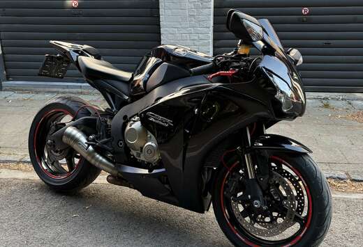 Honda CBR 1000RR - SC59 - LeoVince GP