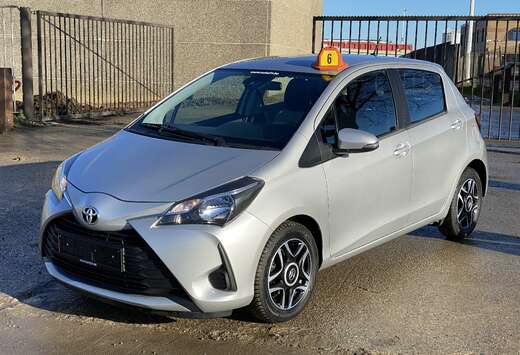 Toyota Yaris 1.5i Dual VVT-iE Connect CVT automatique