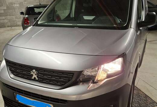 Peugeot 1.5 BlueHDi L1 STD Light Pro S/S (EU6.2)